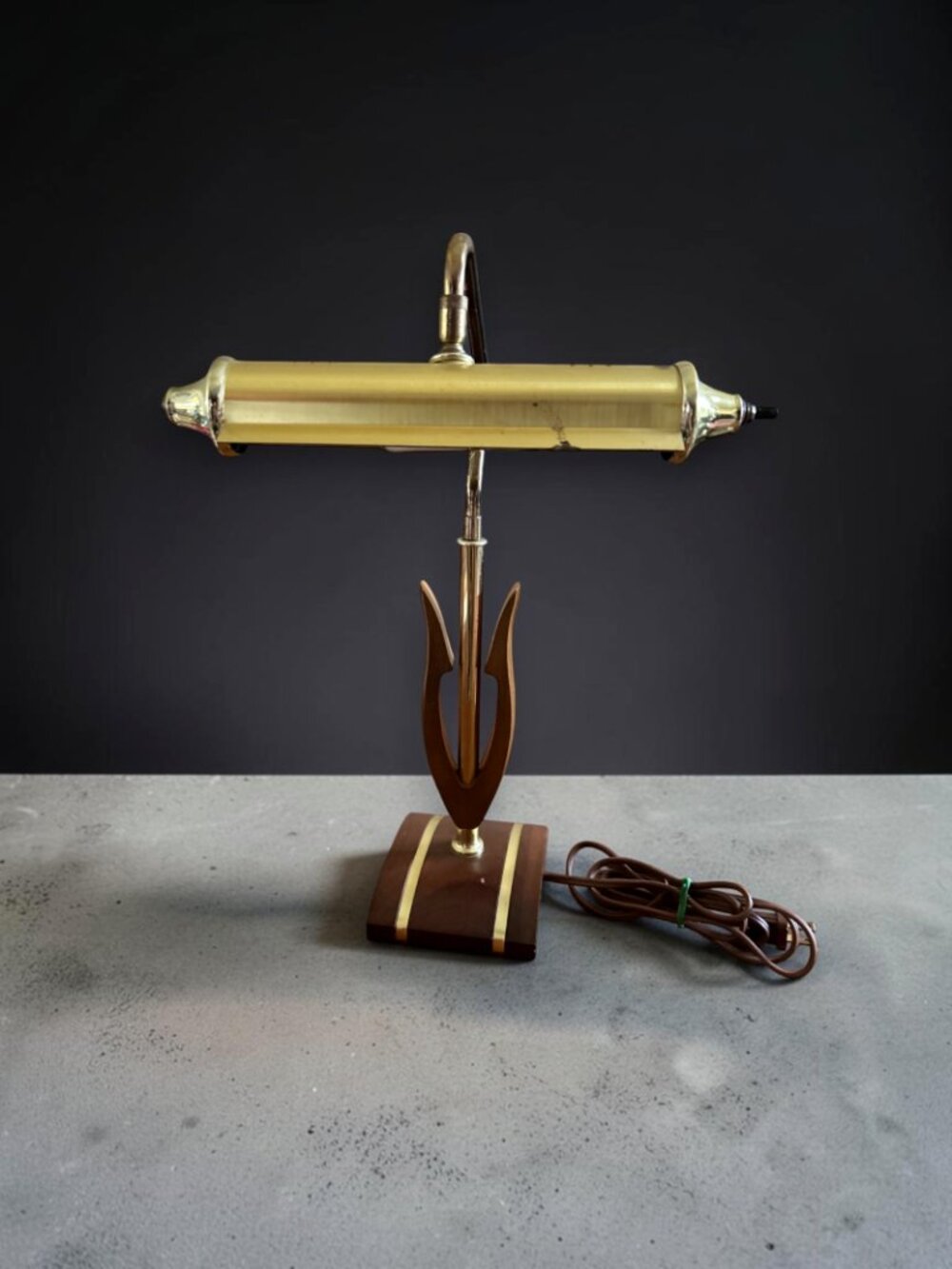 RARE Mid Century Modern Walnut Brass Tulip Adjustable Desk Piano Banker Lamp 18"